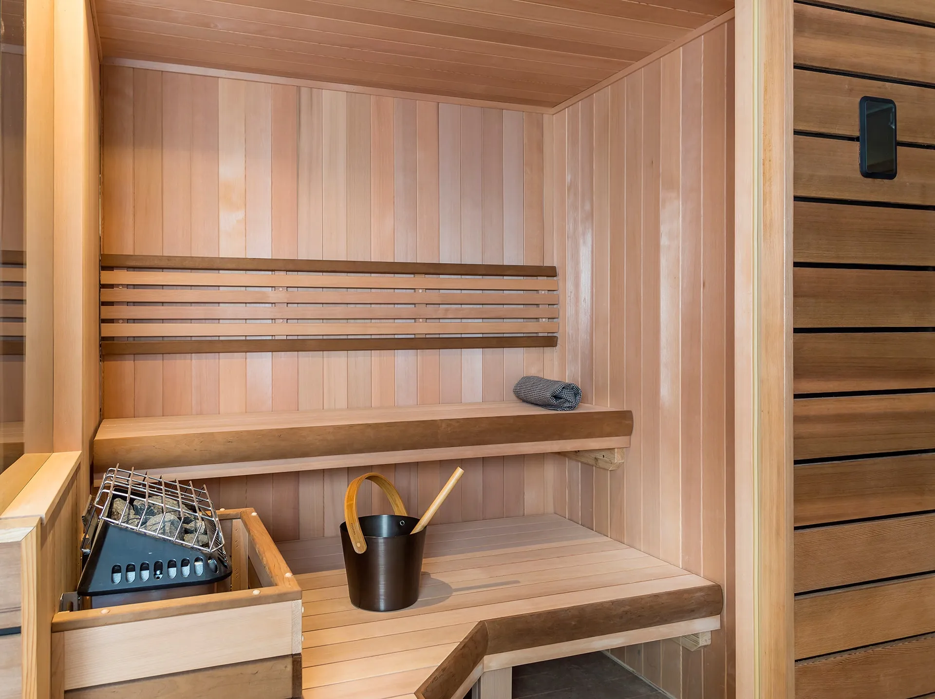 Custom Cut Saunas : Commercial and Residential