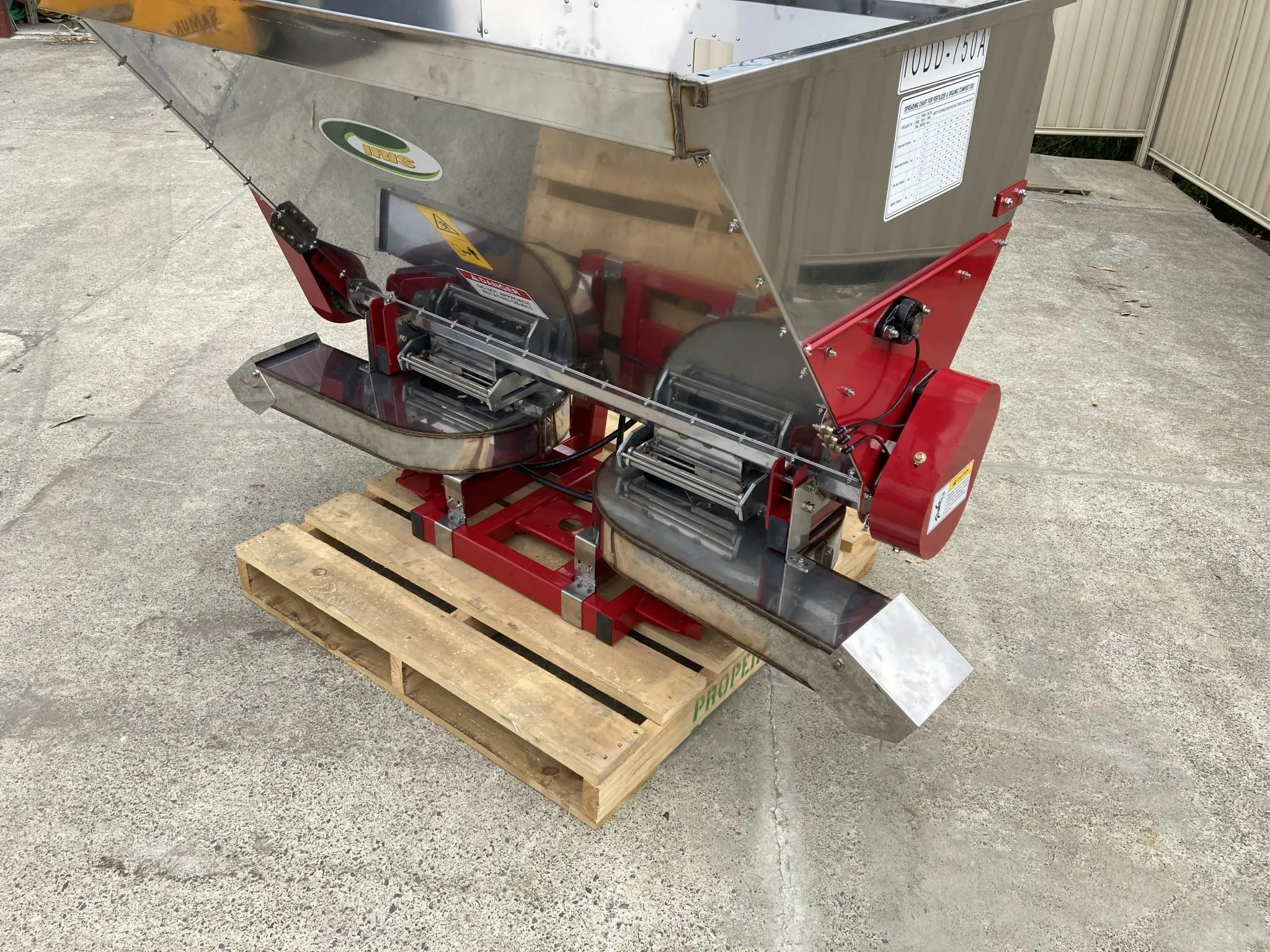 Iris IODD750A Multi Spreader with Side Conveyors Hydraulic Drive