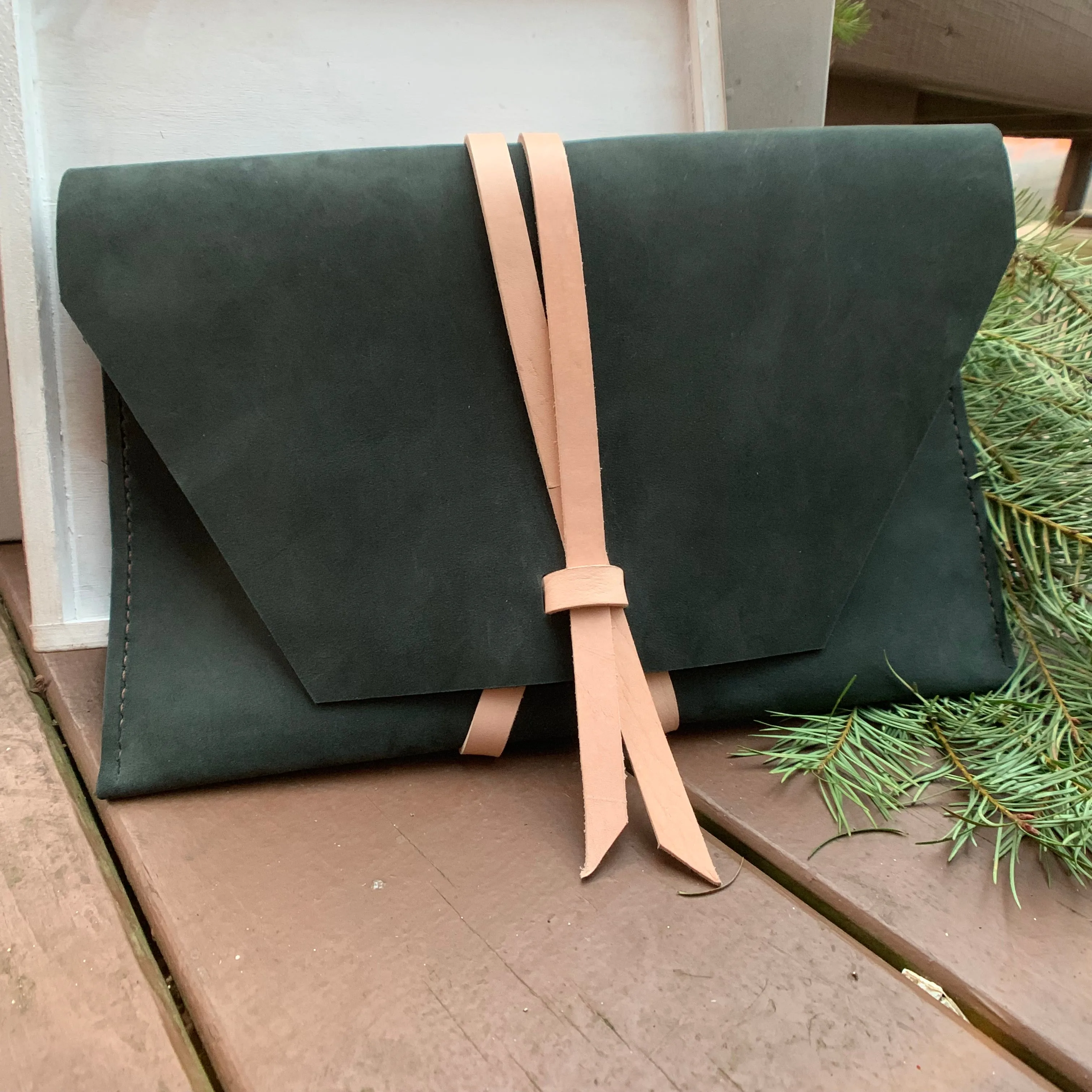 "The Carl" in Nubuk Green Leather