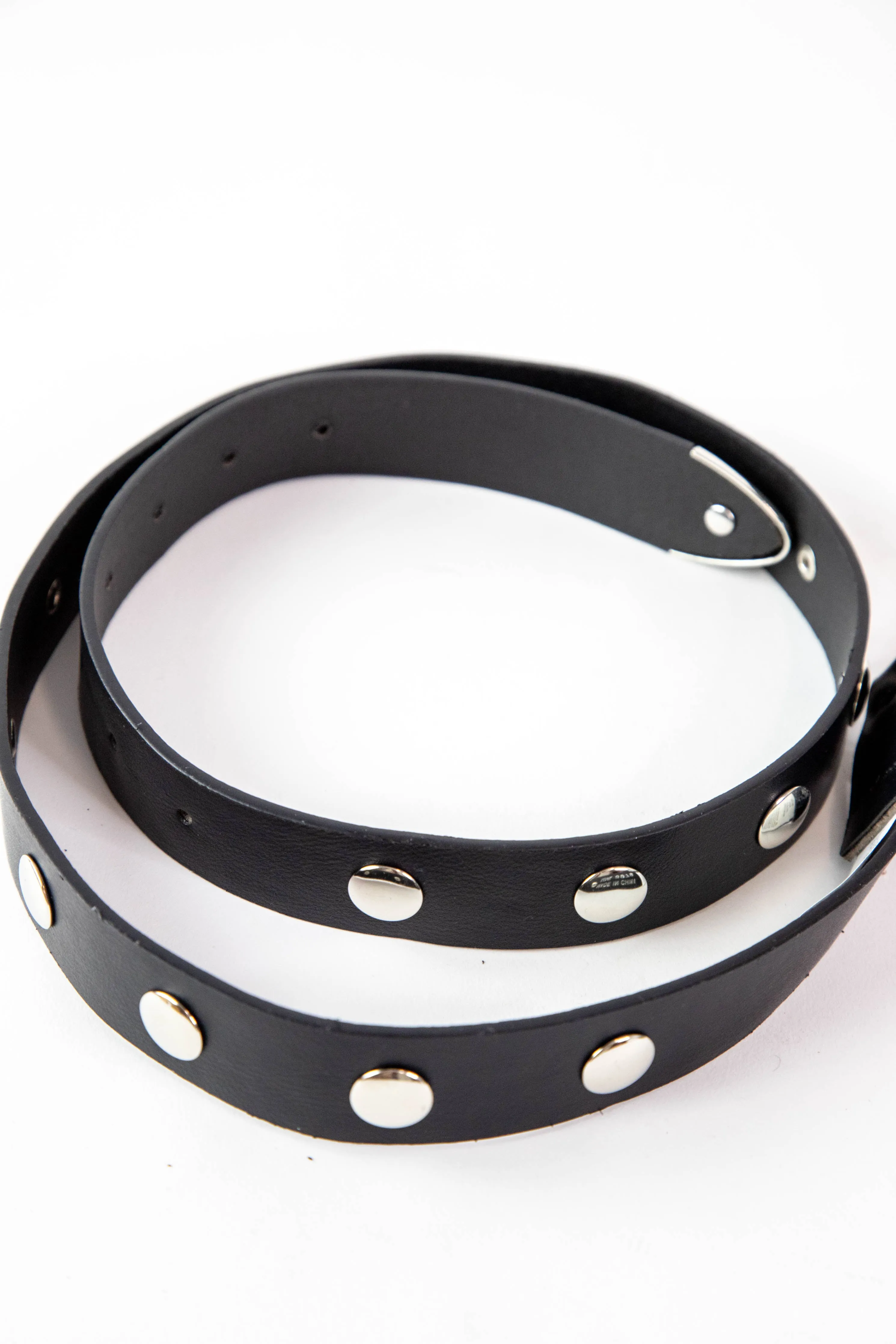 Uma Flat Metallic Rivet Belt, Black